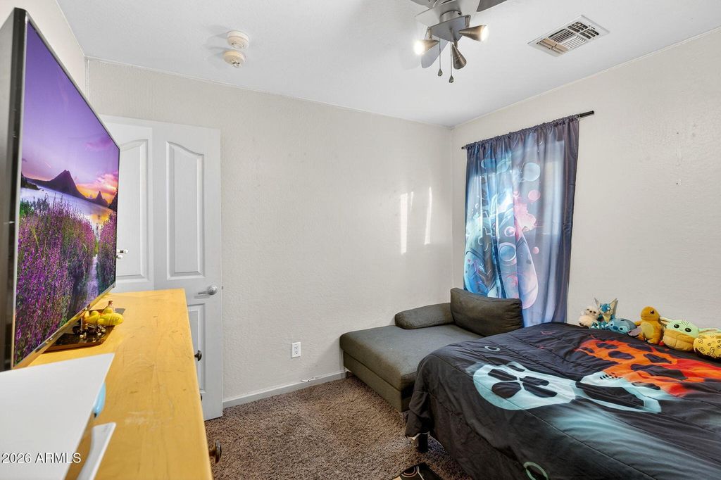 Image 17 of property listing at 7612 S 64TH Lane, Laveen, AZ 85339