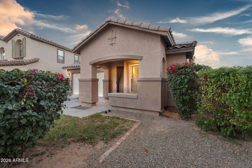 Image 3 of property listing at 7612 S 64TH Lane, Laveen, AZ 85339