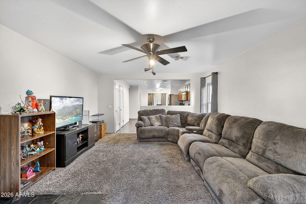 Image 4 of property listing at 7612 S 64TH Lane, Laveen, AZ 85339