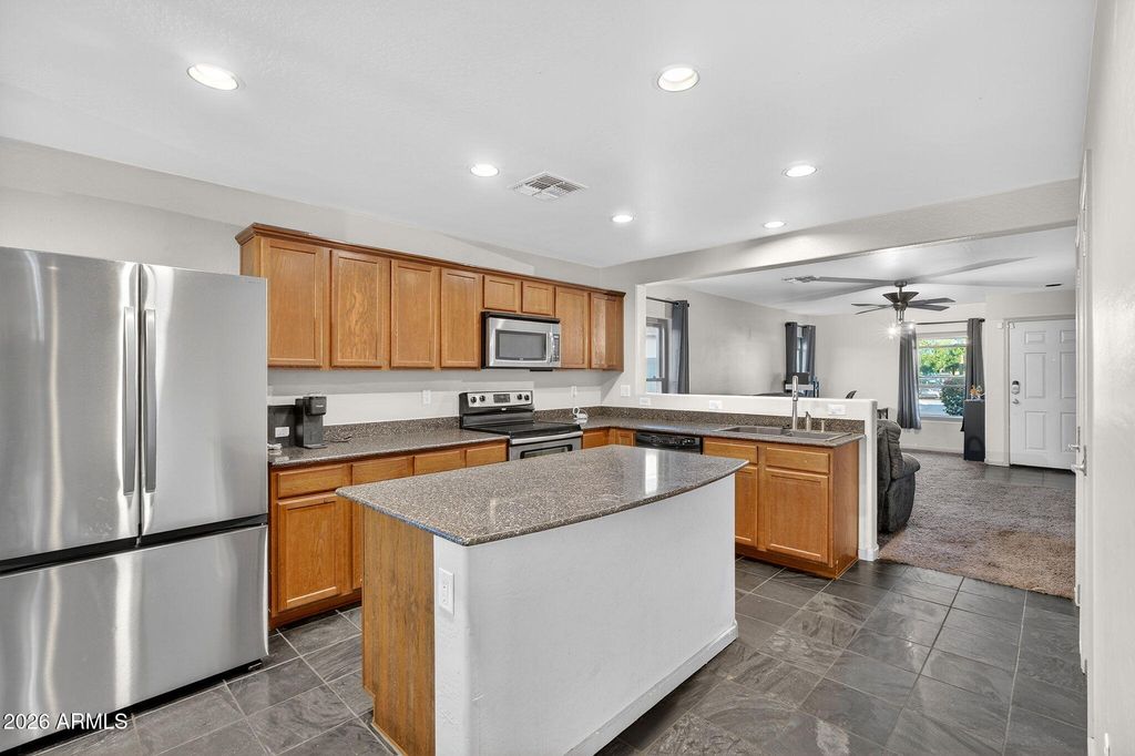 Image 7 of property listing at 7612 S 64TH Lane, Laveen, AZ 85339