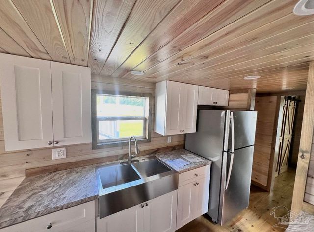 9437 Gulf Beach Hwy, Pensacola, FL 32507