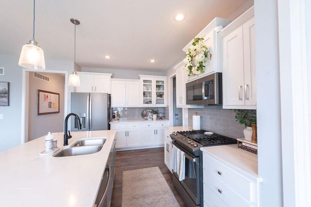 17647 W 163rd Terrace, Olathe, KS 66062