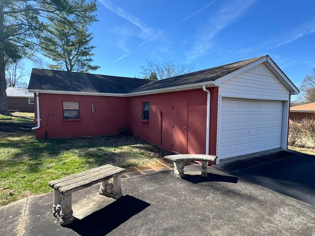 205 Mary Sharp Dr, Decherd, TN 37324