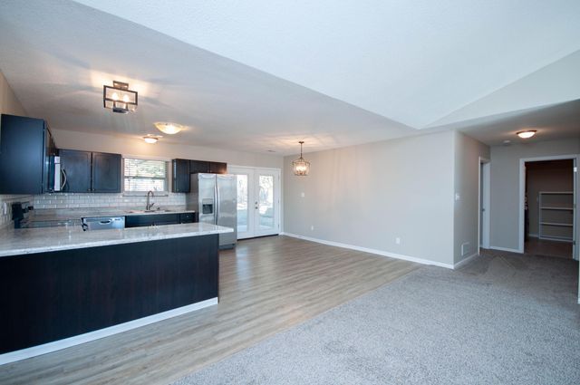 1481 S DANIEL BOONE BLVD, Columbia, MO 65201