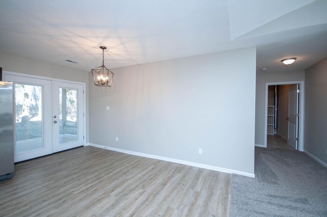 1481 S DANIEL BOONE BLVD, Columbia, MO 65201