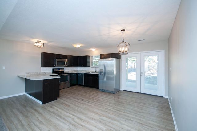 1481 S DANIEL BOONE BLVD, Columbia, MO 65201