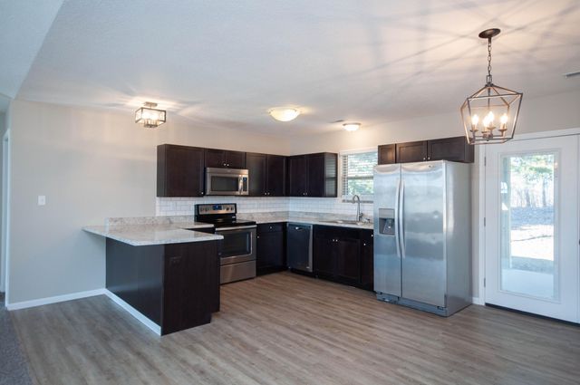 1481 S DANIEL BOONE BLVD, Columbia, MO 65201