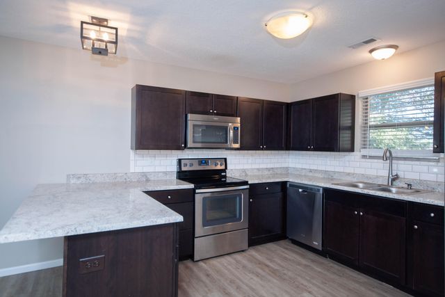 1481 S DANIEL BOONE BLVD, Columbia, MO 65201