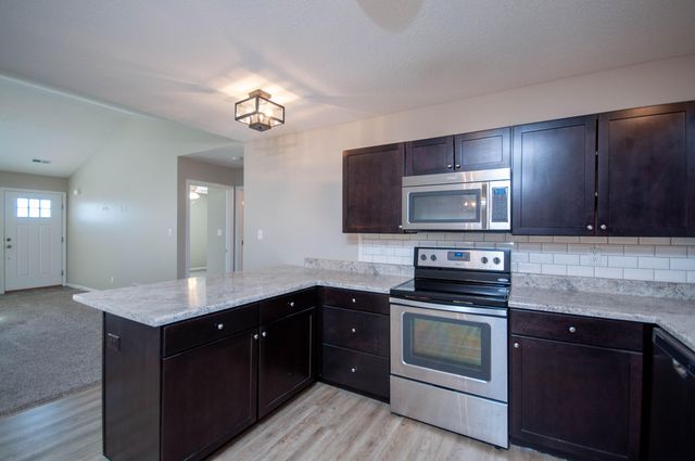 1481 S DANIEL BOONE BLVD, Columbia, MO 65201