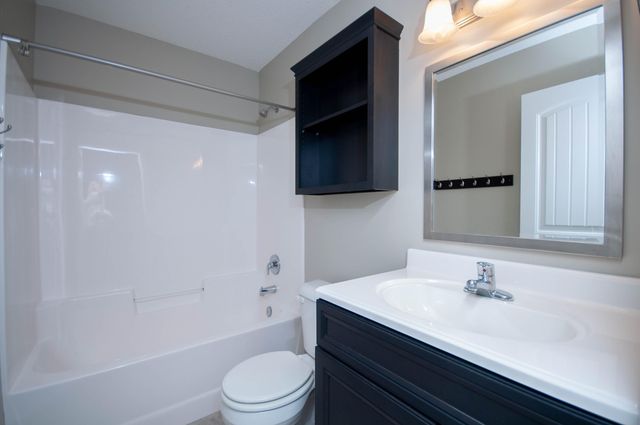 1481 S DANIEL BOONE BLVD, Columbia, MO 65201