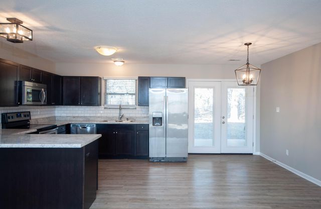 1481 S DANIEL BOONE BLVD, Columbia, MO 65201