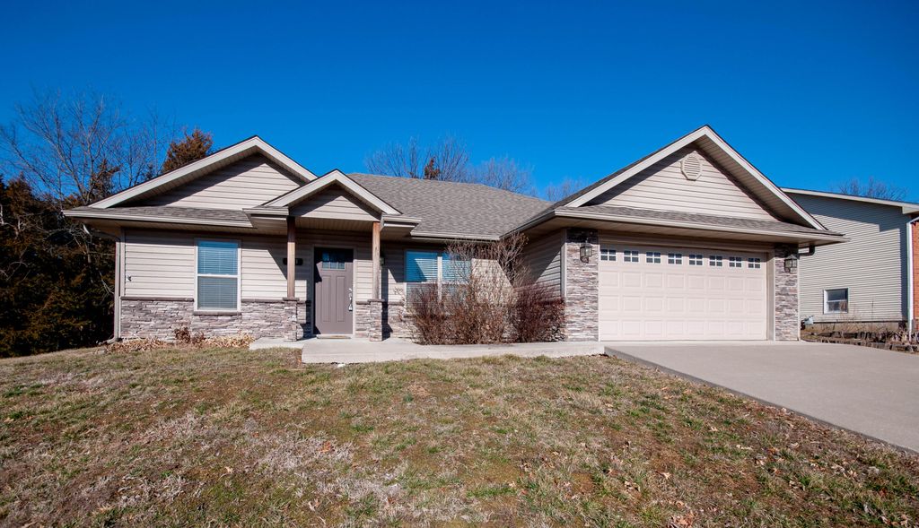 1481 S DANIEL BOONE BLVD, Columbia, MO 65201