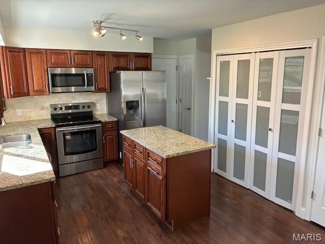 1152 Carrington Drive, St Peters, MO 63376