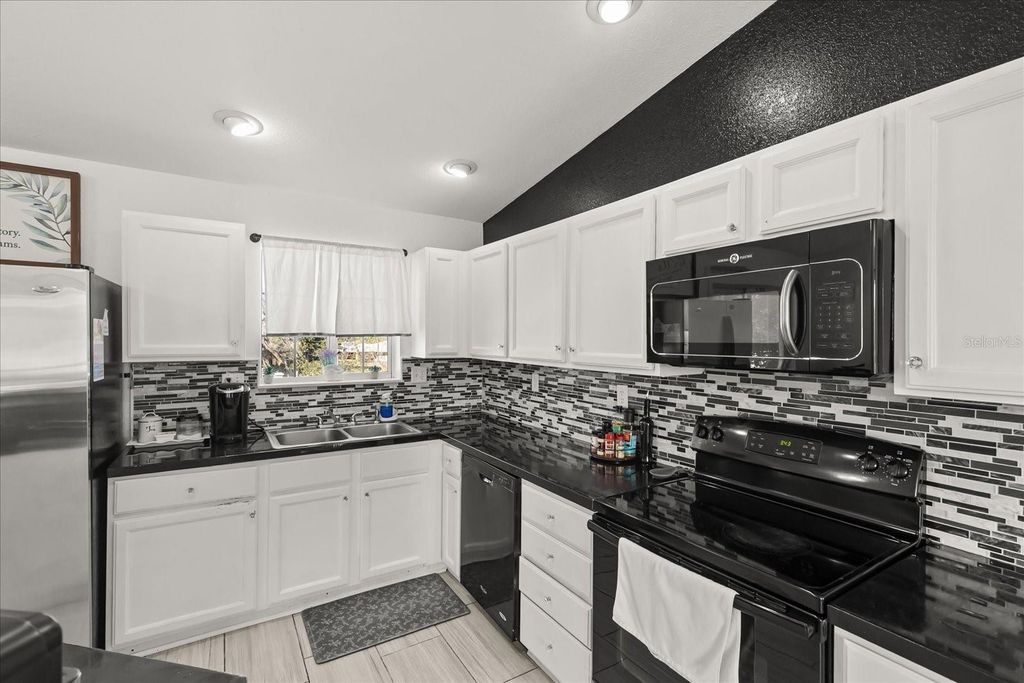 Image 5 of property listing at 4151 NELSON ROAD, Lake Wales, FL 33898