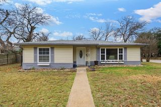 627 Elm St, Kerrville, TX 78028