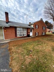 508 EDGEMONT TER, Martinsburg, WV 25401