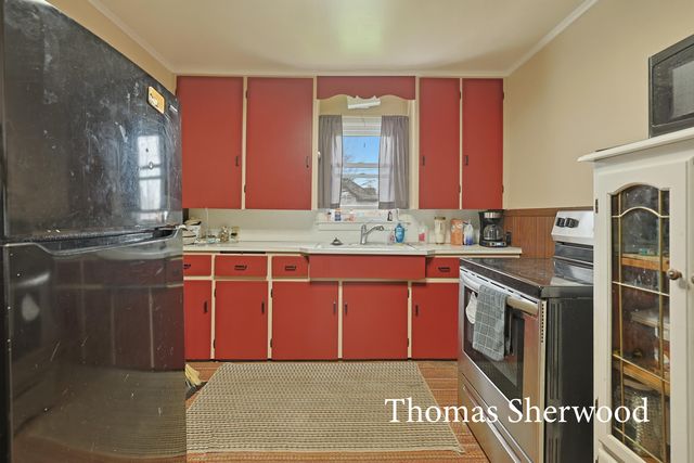 409 W Oak Street, Fremont, MI 49412