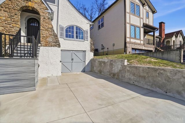 3110 Kinmont Street, Cincinnati, OH 45208