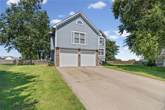 2512 NE Horseshoe Drive, Lee's Summit, MO 64086