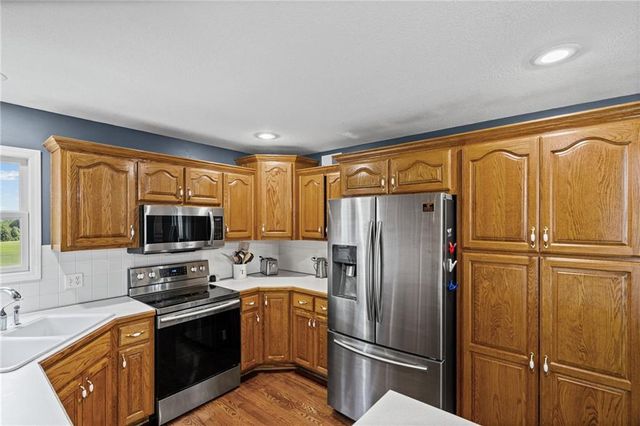 2512 NE Horseshoe Drive, Lee's Summit, MO 64086