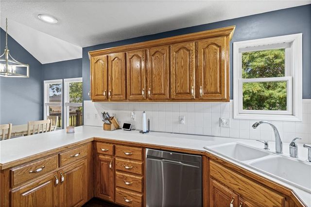 2512 NE Horseshoe Drive, Lee's Summit, MO 64086