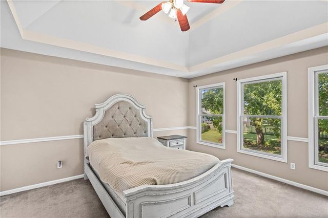 2512 NE Horseshoe Drive, Lee's Summit, MO 64086