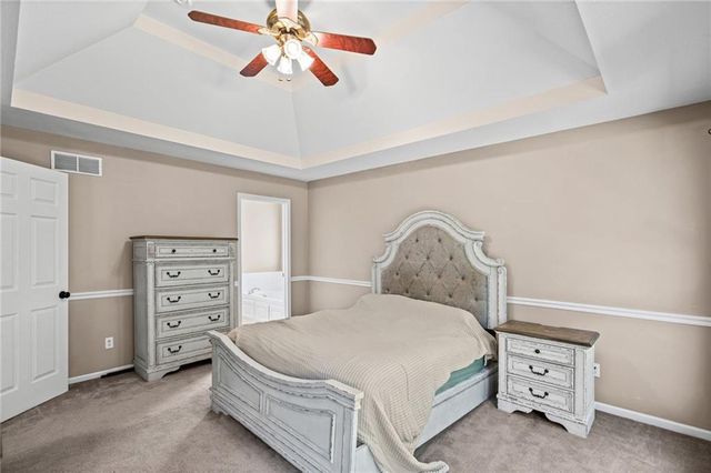 2512 NE Horseshoe Drive, Lee's Summit, MO 64086
