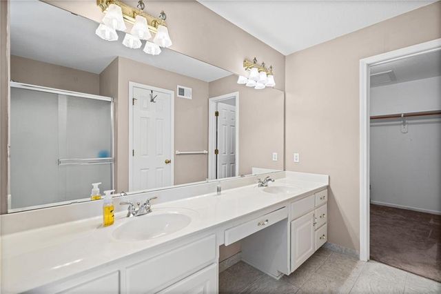 2512 NE Horseshoe Drive, Lee's Summit, MO 64086