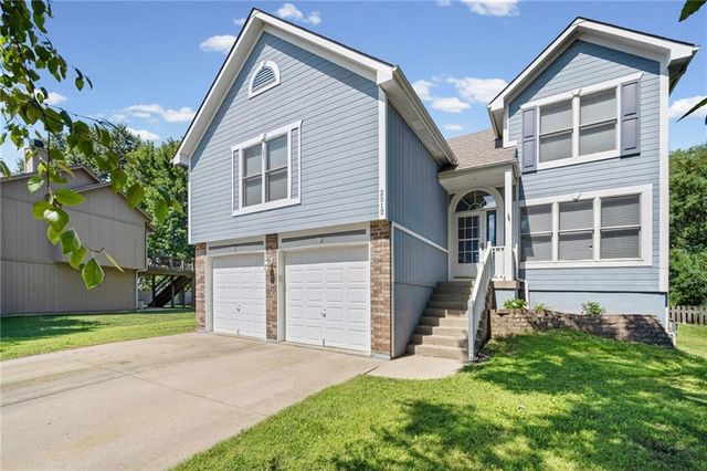 2512 NE Horseshoe Drive, Lee's Summit, MO 64086