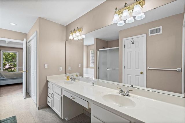 2512 NE Horseshoe Drive, Lee's Summit, MO 64086