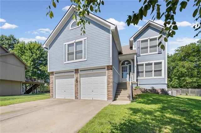 2512 NE Horseshoe Drive, Lee's Summit, MO 64086