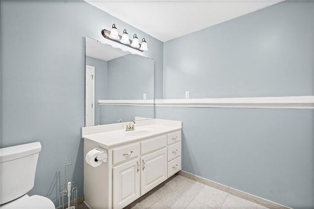 2512 NE Horseshoe Drive, Lee's Summit, MO 64086