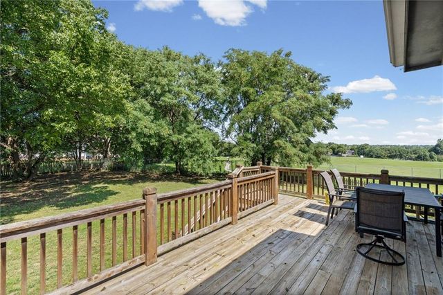 2512 NE Horseshoe Drive, Lee's Summit, MO 64086
