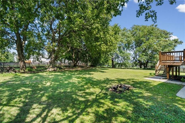 2512 NE Horseshoe Drive, Lee's Summit, MO 64086