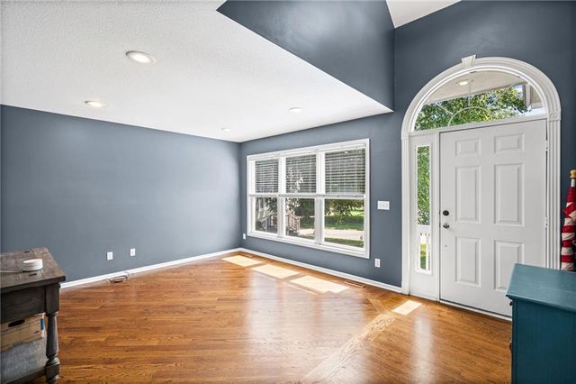 2512 NE Horseshoe Drive, Lee's Summit, MO 64086
