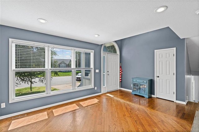 2512 NE Horseshoe Drive, Lee's Summit, MO 64086
