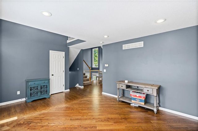 2512 NE Horseshoe Drive, Lee's Summit, MO 64086