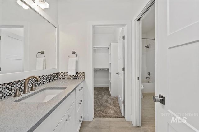 1001 N Triathlon Ave, Eagle, ID 83616