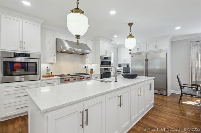 201 E 24th Place, Tulsa, OK 74114