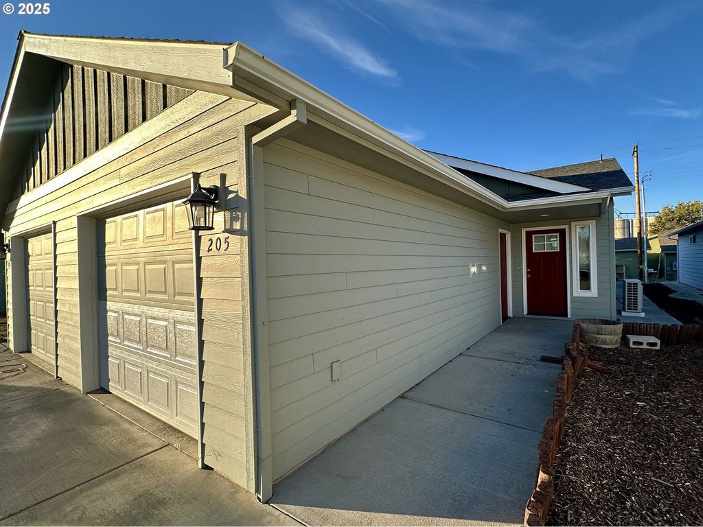 -1 W NESBITT St, Goldendale, WA 98620