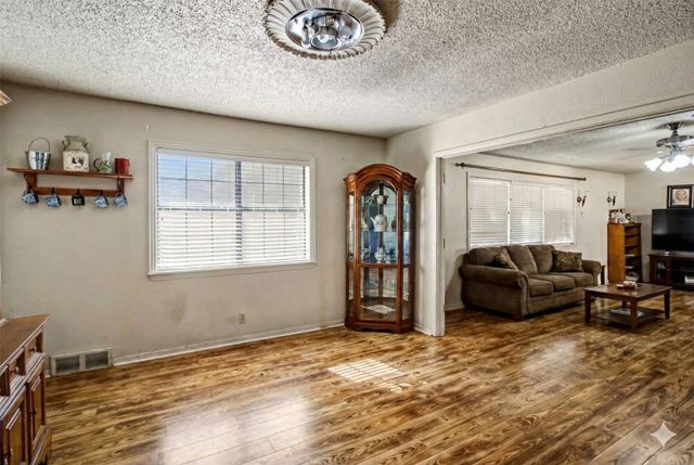 610 S Cardinal Road, Reno, TX 76020