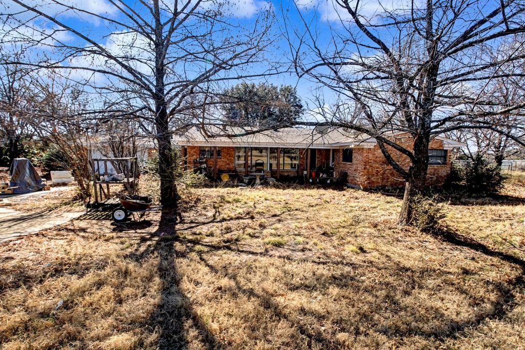 610 S Cardinal Road, Reno, TX 76020