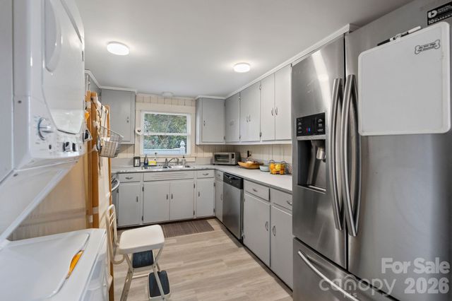 6692 Valwood Road, Conover, NC 28613