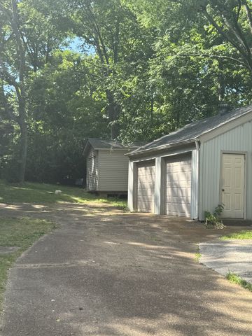536 New Castle Ln, Hermitage, TN 37076