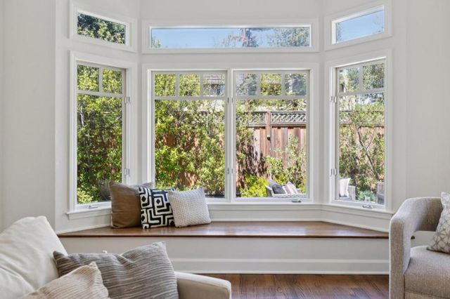 1270 University Drive, Menlo Park, CA 94025
