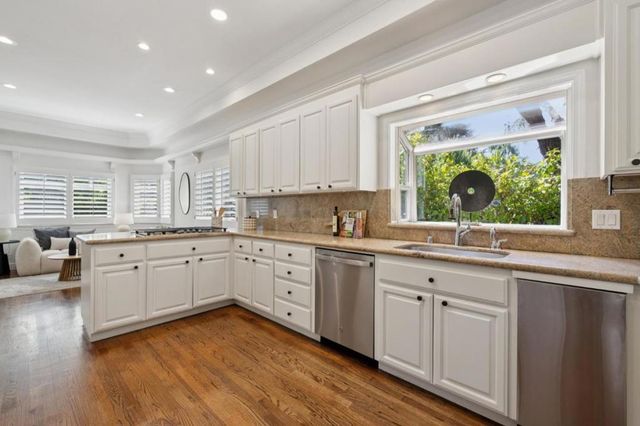 1270 University Drive, Menlo Park, CA 94025