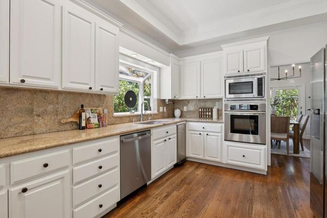 1270 University Drive, Menlo Park, CA 94025