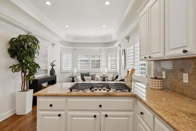 1270 University Drive, Menlo Park, CA 94025