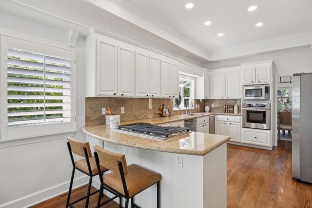 1270 University Drive, Menlo Park, CA 94025