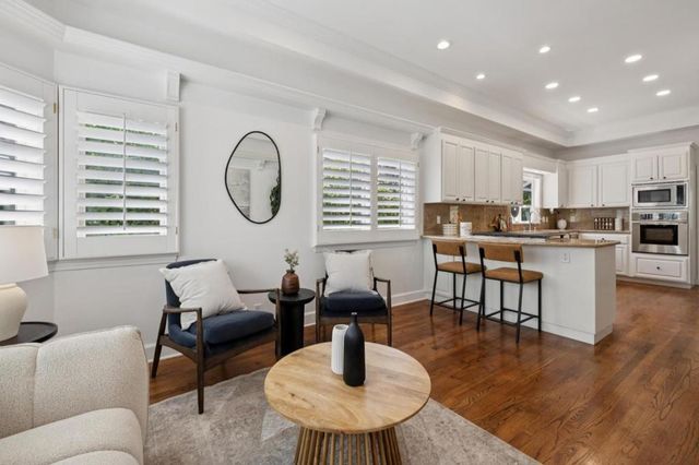 1270 University Drive, Menlo Park, CA 94025